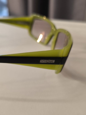 Vogue vintage sunglasses used, green without case