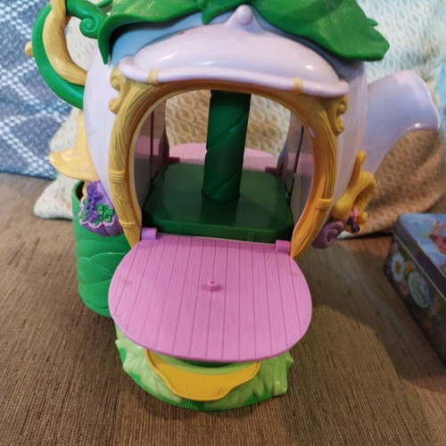 Tinkerbell set like new with house, figures and accessories