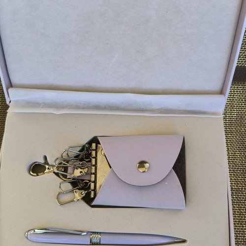 Gift set pen and key holder new in lilac color