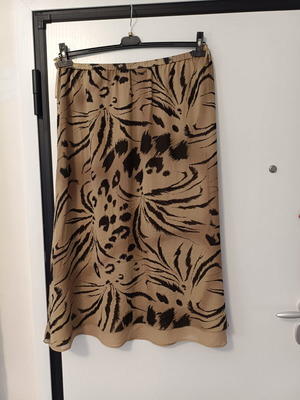 Valerie Stevens maxi skirt like new, silk, animal print, black beige
