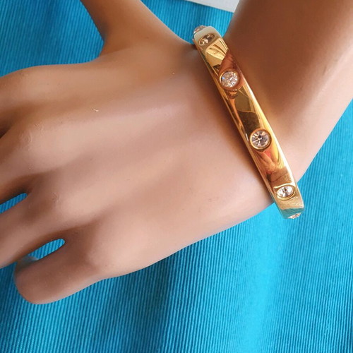 Vintage Monet bracelet like new, 22k gold plated with crystals