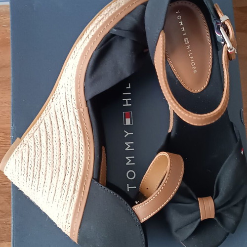 Tommy Hilfiger platform sandals like new, black, size 39