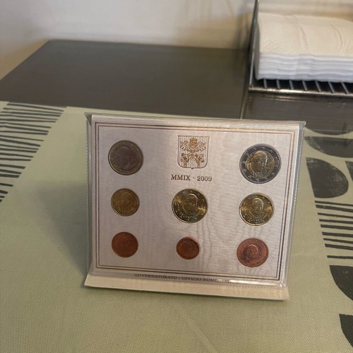 Vatican 8 Euro Coins Set 2009 Benedict XVI in Official Presentation Folder new