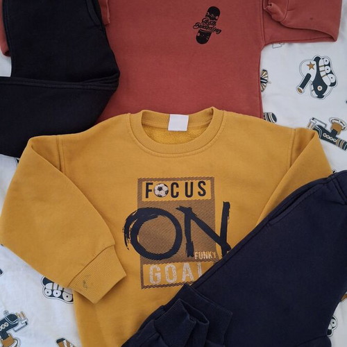 Set of 4 used boys' sweatshirts for school or play