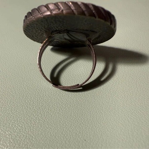 Pin-up girl ring like new, gold and multicolor