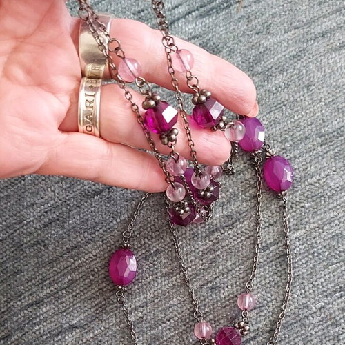 Necklace with purple stones like new, dark rhodium chain