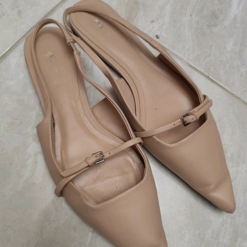 Zara low leather sandals size 41, like new