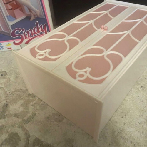 Sindy Wardrobe like new in original box