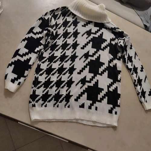 Knitted turtleneck sweater black and white like new