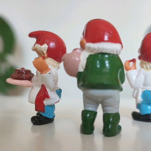 Snow White 6 Dwarfs Miniatures like new from 80s-90s collection
