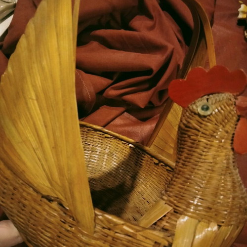 Easter wicker basket shaped like a hen like new