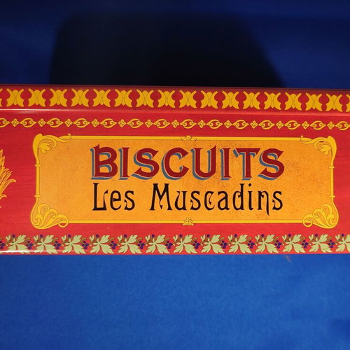 Les Muscadins metal collectible case rare like new