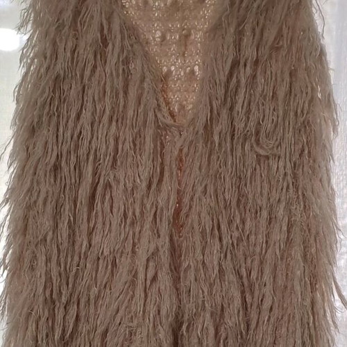 Sleeveless fuzzy vest like new, beige