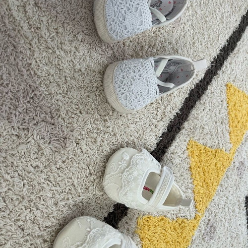 Baby shoes like new, sizes 17 & 18