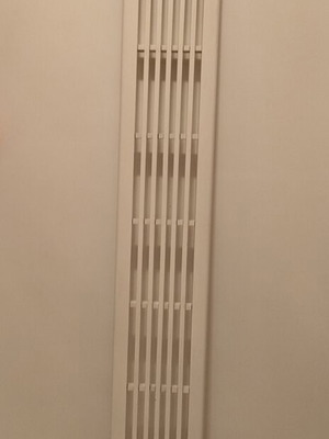 White ventilation grille 140 x 19 cm