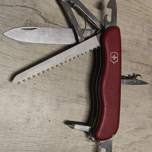 Victorinox Outrider Swiss Army Knife like new, red, 14 functions