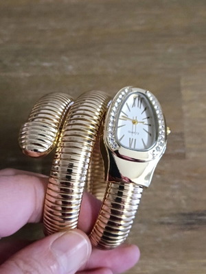 Quartz bracelet watch women's new with Roman numerals