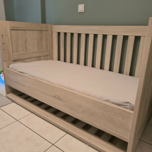 Wooden cot convertible to 70x140 bed with cocomat mattress