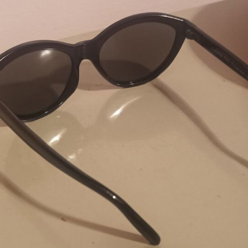 Children's sunglasses like new, 13 cm with red case