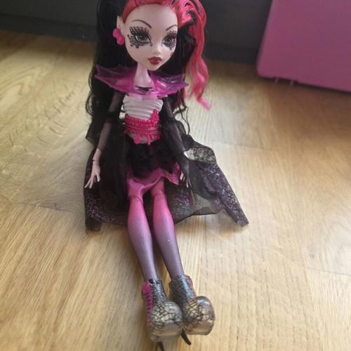 Monster High dolls used, set of 4 including Draculaura and Operetta