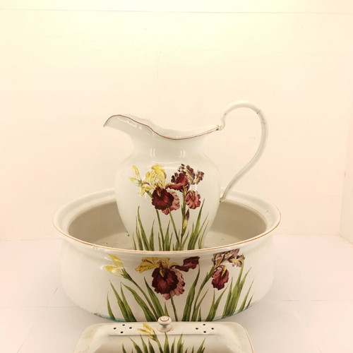 Lagoumano enamel washbasin set with soap dish, 1920s, like new