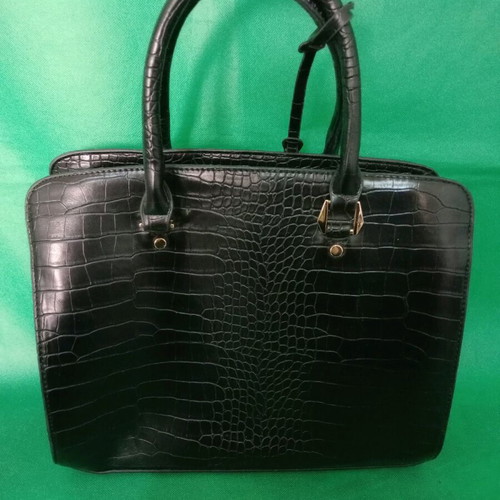 Maxfly synthetic leather handbag like new, black