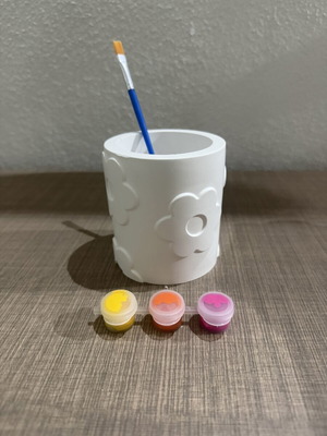 Handmade porcelain pencil holder with daisy design new