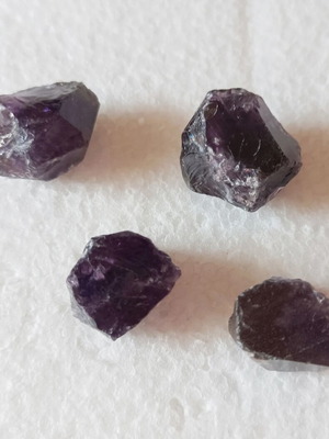 Raw amethysts pack of 4 small pieces
