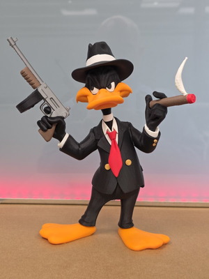 Duffy Duck gangster figure like new, 26 cm