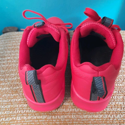 Red sports shoes like new, size 36