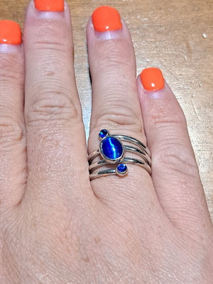 Silver ring with blue stones like new