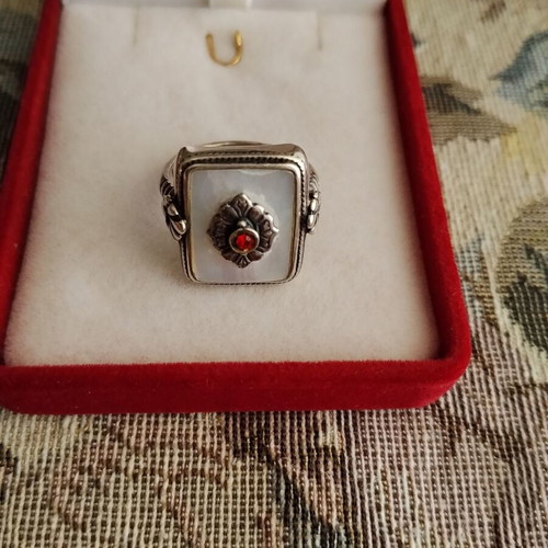 Traditional Oxidized Gianniotiko Women's Ring 925 Silver with White Mother-of-Pearl and Garnet
