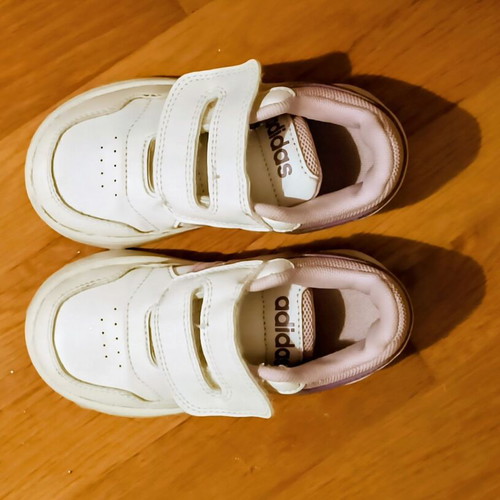 Adidas kids sports shoes size 25 like new, white and pink