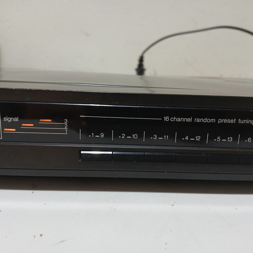 Technics ST 500 AM/FM stereo tuner used in very good condition