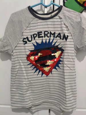 Μπλουζάκι Superman μεταχειρισμένο με πούλιες που αλλάζουν χρώμα