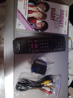 Sharp VC-FH3 VCR like new with original remote and bonus tape