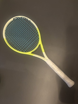 Head Extreme MP tennis racket used with Solinco Mach10 strings L3