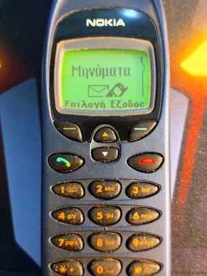 Nokia 6150 and Nokia 6110 phones used with extra battery