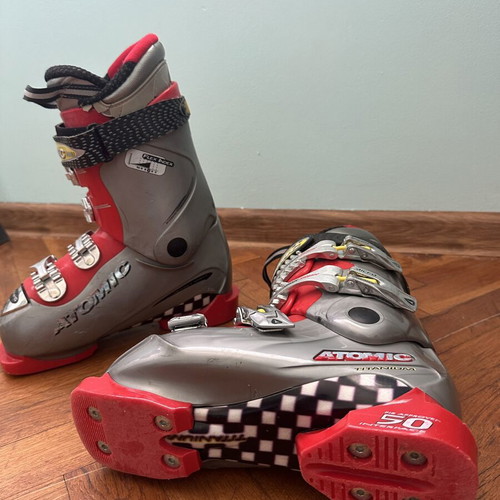 Ski boots size 23.5 used with signs of wear