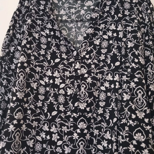 Black and white shirt with three buttons used, cool fabric