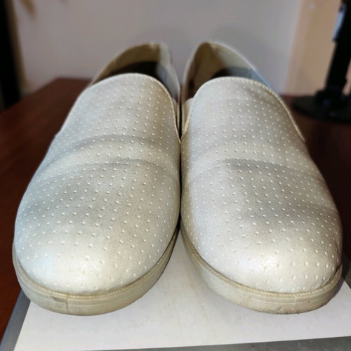 Plato slip-on loafers size 40 cream color like new