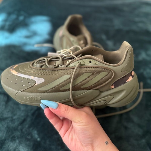 Adidas Ozelia unisex athletic shoes new, brown, size 39.5