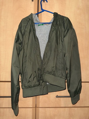 Benetton kids windbreaker jacket like new, khaki, size L (10-11 years)