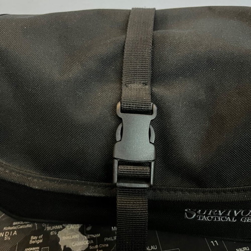 Survivors toiletry bag black like new with mirror