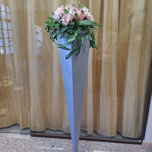 Industrial Minimal Wedding Flower Stands used, geometric design