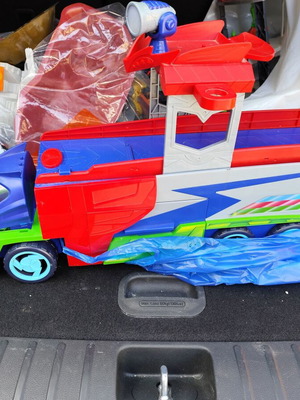 PJ Masks car in like new condition with figures