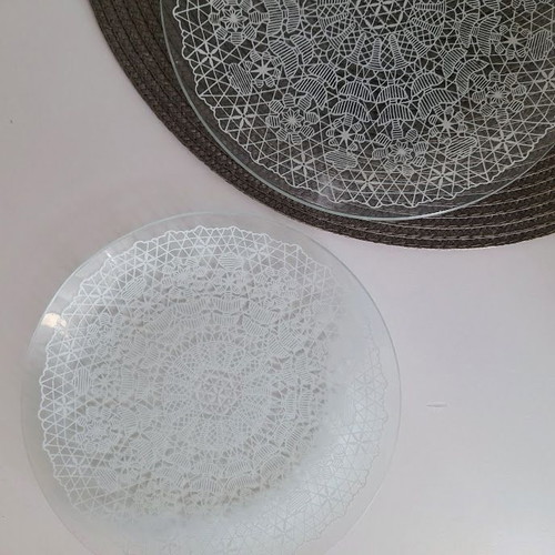 Vintage lace glass plates set of 2, perfect condition