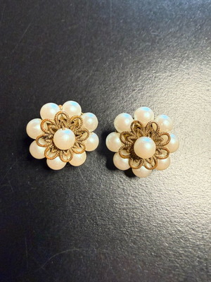 Faux pearl vintage clip-on earrings used