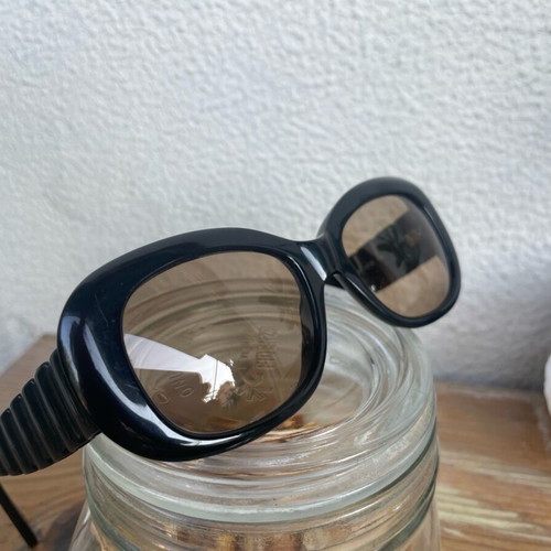 Sisley sunglasses like new with black frame and brown lenses