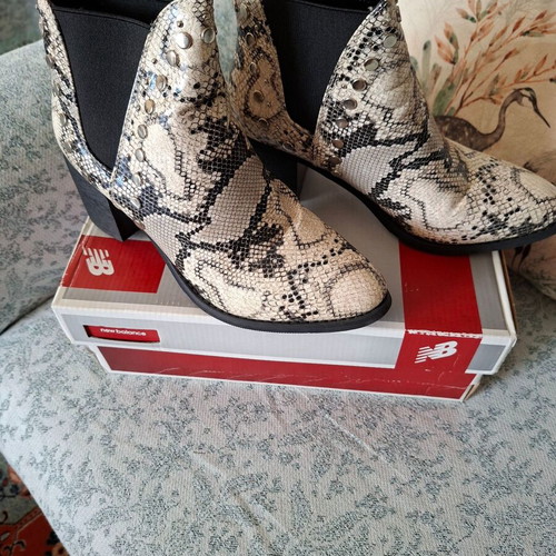 Elastic ankle boots like new, size 38